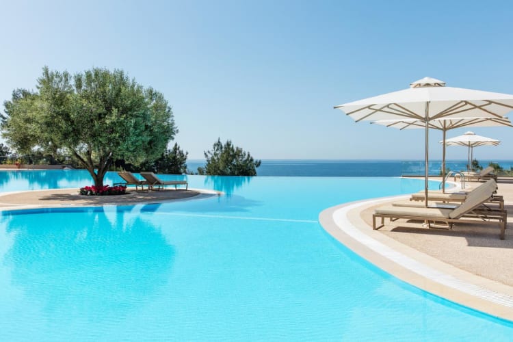 Main infinity pool